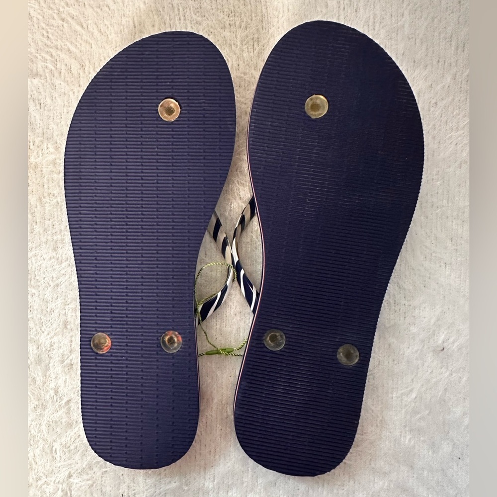 Vera Bradley Navy and White Sandals 💙🤍💙 - Picture 4 of 7